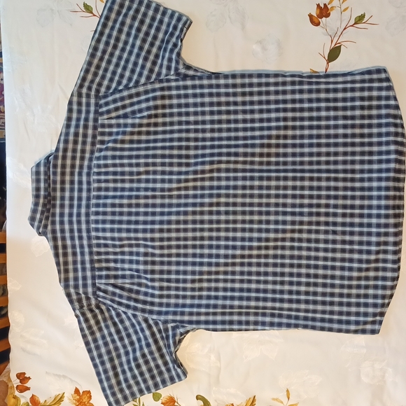 Men's Short Sleeve Gap Button Down Shirt. Large. Dark Navy Blue Plaid/Check. - Picture 7 of 8